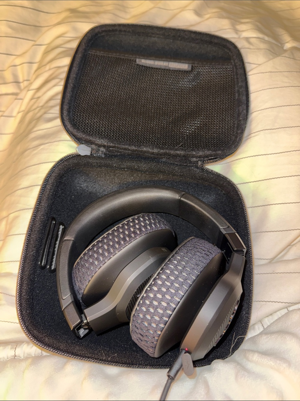 Project Rock Under Armour headset Black Bull Logo Hard Zip Headphone Case